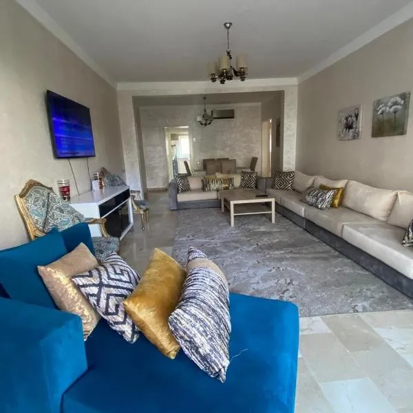Luxury pool view 3 bedroom flat in marina agadir, hotel i Agadir