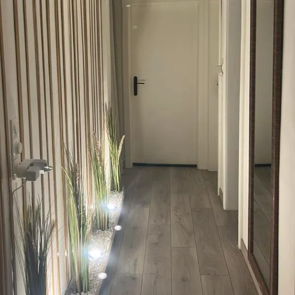 Chambre rénovée dans appartement de 70m2, hotel i Basse-Ham