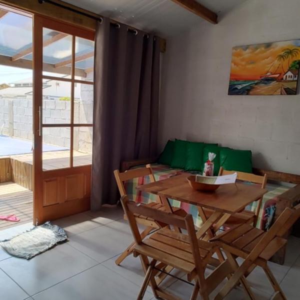 Loft na Praia do Sonho a 550 m da praia com AC e piscina compartilhada
