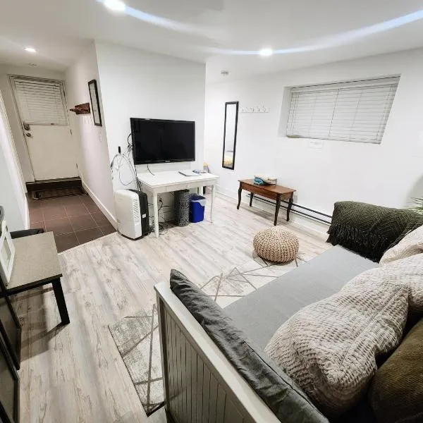 Small Private Studio at Kitsilano Beach, hotel in Vancouver