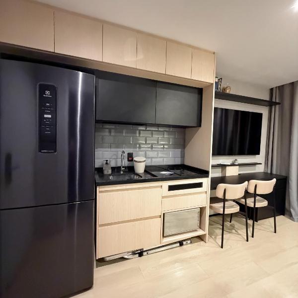 Studio confortável com espaço Home Office