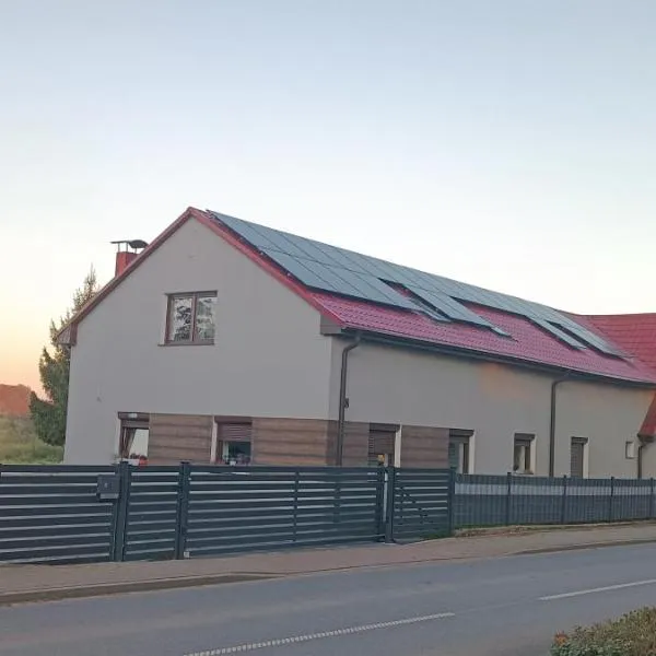 Noclegi blisko Morza i autostrady s6, hotel in Brojce