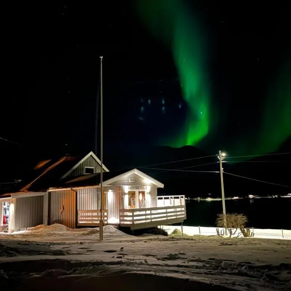Koselig hus nær sjø og fjell, hótel í Nord-Lenangen