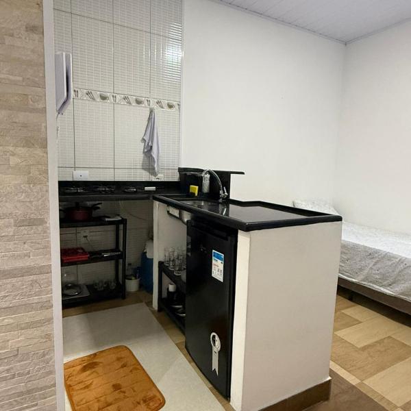 Kitnet a 4 quadras da praia no Canto do Forte - Foto 4