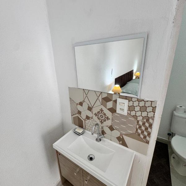 Suite 1 com Ar-Condicionado, TV, Wi-Fi e Geladeira - Foto 3