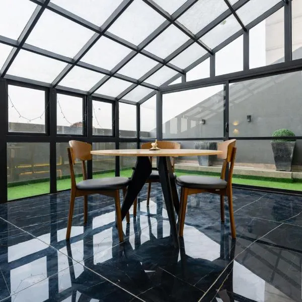 Presidential One Bedroom Suite-Gold Crest Mall DHA Lahore Phase 4, hotelli kohteessa Lahore