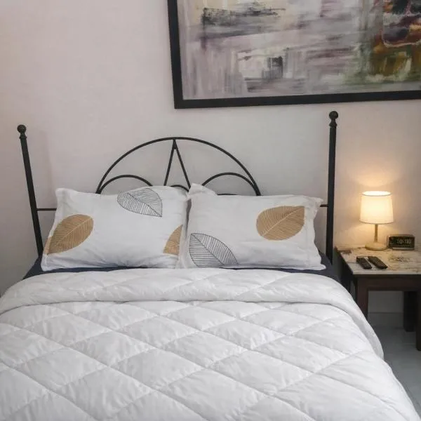 Villa Kaba Hippodrome Électricité solaire 24h24, hotel in Bamako