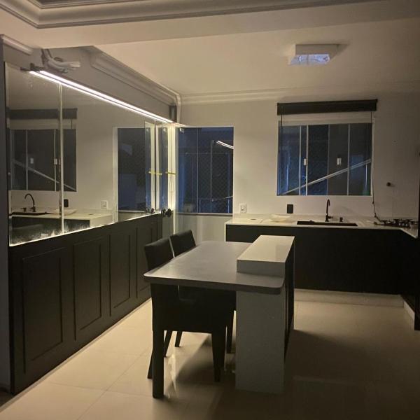 Sua Casa de Férias em Balneário Camboriú - 3 Quartos a Poucos Minutos da Praia