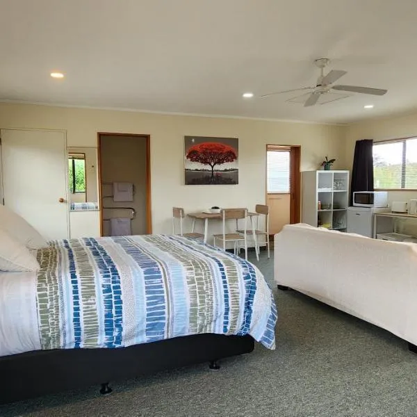 Avocado Orchard Retreat!, hotel in Katikati