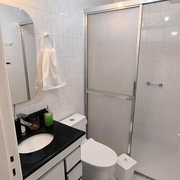 Apê no Guarujá, ar, wi-fi, garagem e praia a pé! - Foto 3