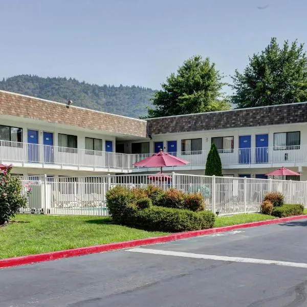 Motel 6-Grants Pass, OR, hotel di Rogue River