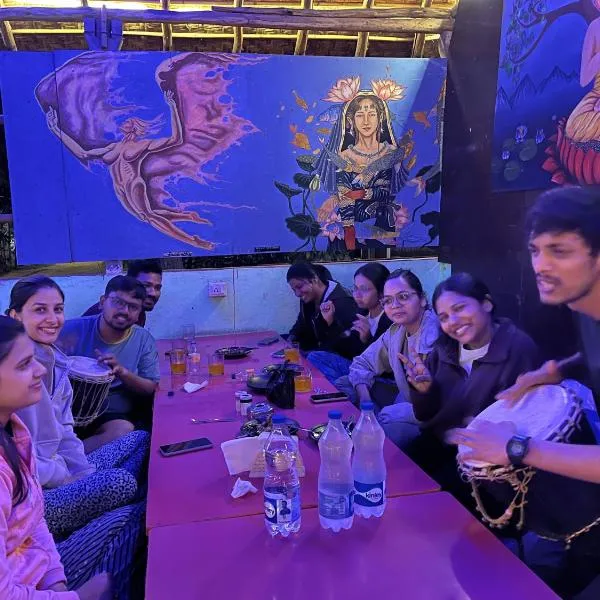 Sunburn Cafe Hampi, hotel i Hampi