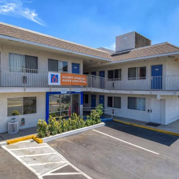 Motel 6-Jurupa Valley, CA - Riverside West、フォンタナのホテル