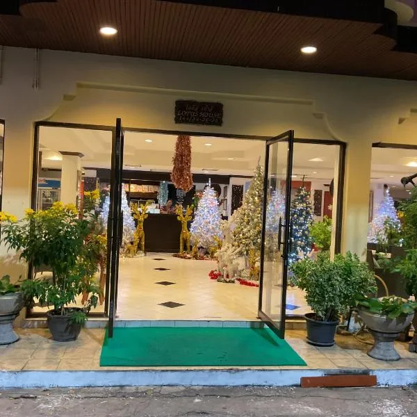 Lotus House, hotel i Jomtien Beach