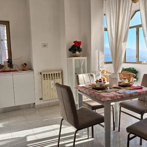 Giardino San Gerardo Maiella vista Castello e con parcheggio interno privato: Muro Lucano şehrinde bir otel