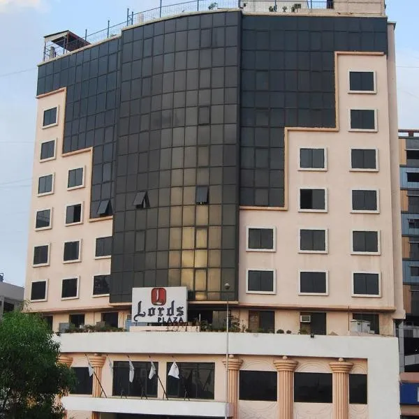 Lords Plaza Surat, hotel in Bhatha