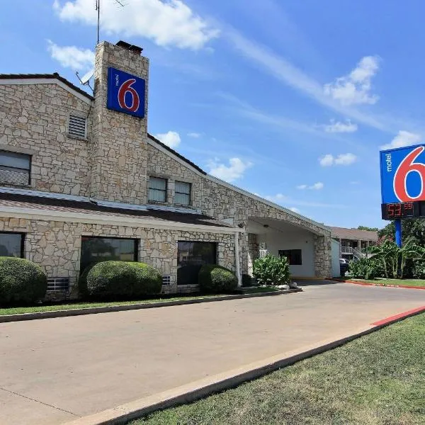 Motel 6 Austin, TX - Central Downtown UT、オースティンのホテル
