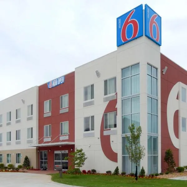 Motel 6-Tulsa, OK, отель в городе Catoosa