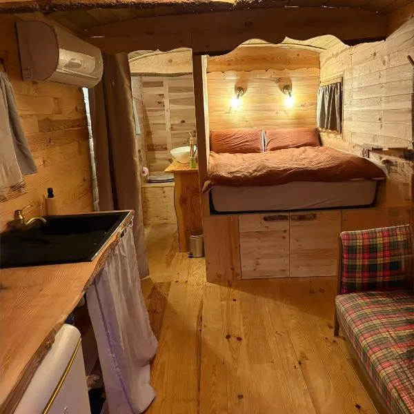 Chicken roulotte des 3 cèdres, hotel en Cavaillon