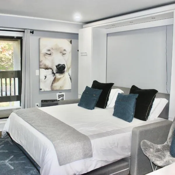 Ski Condo with Garage Parking and Pool, hotel em Killington