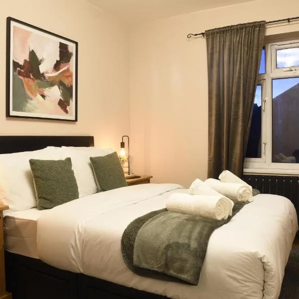 Exquisite Bolton House, Garden Living, Parking, Sleeps 7, hotel u gradu Bolton