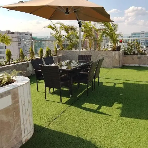 Panoramic SkySuite Kilimani Rooftop Gym Fast Wifi, Hotel in Nairobi