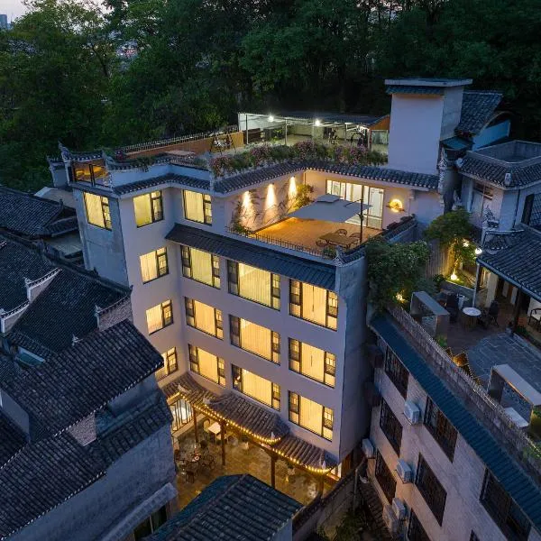 Ink-Colored Homestay Rainbow Bridge Branch, Fenghuang Ancient Town, hotel a Fenghuang