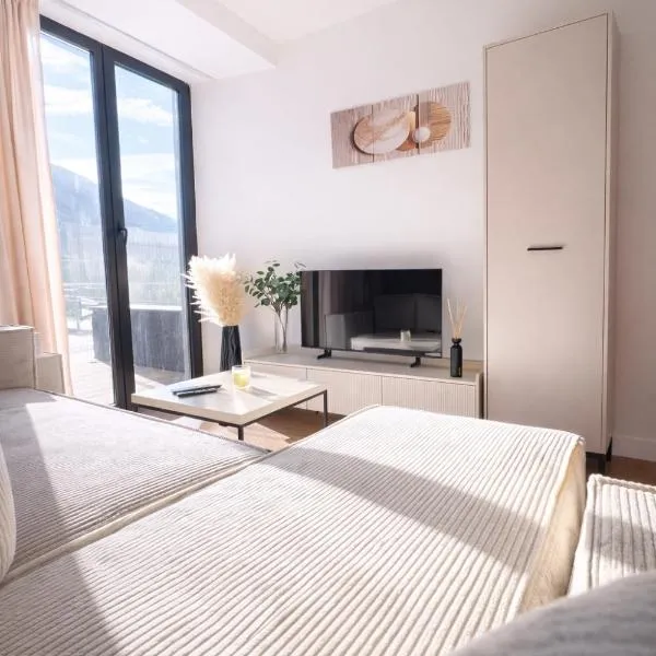 Moderný apartmán so súkromnou terasou v centre Banskej Bystrice, hotel i Banská Bystrica