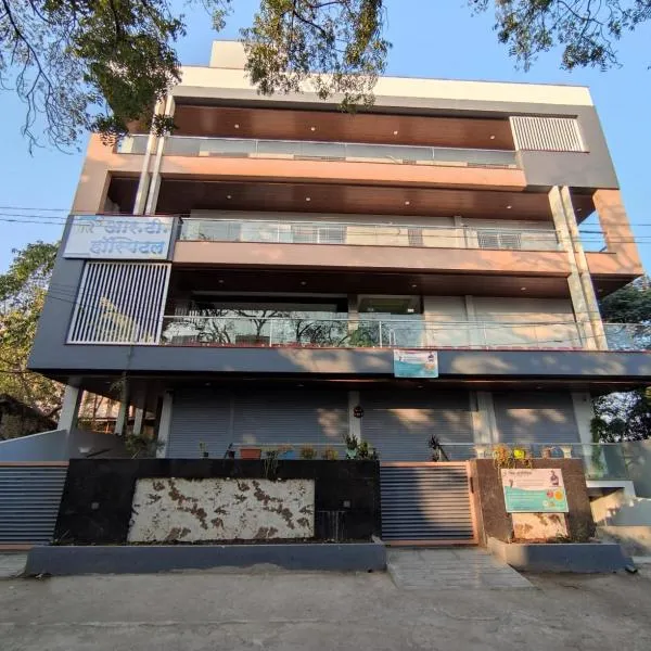 RT RESIDENCY HOTEL and LODGE, khách sạn ở Nandurbār