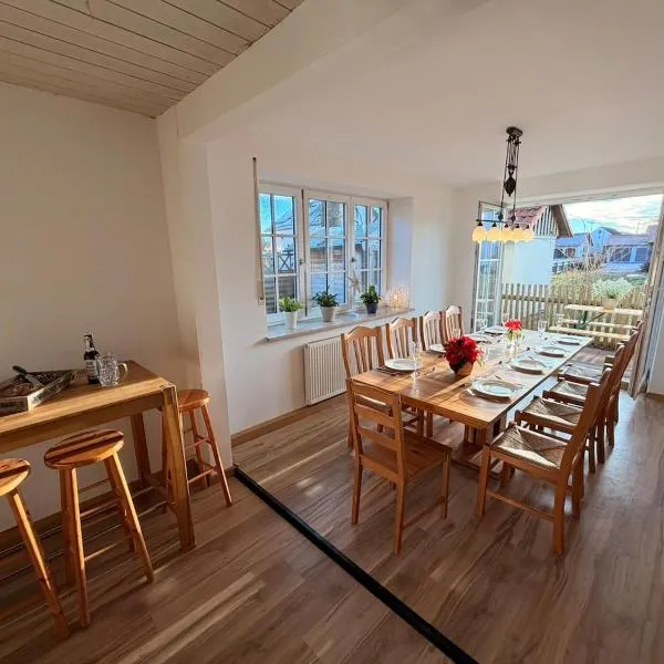 Country House near Munich! BBQ, Terrace & Nature, hotell i Jesenwang