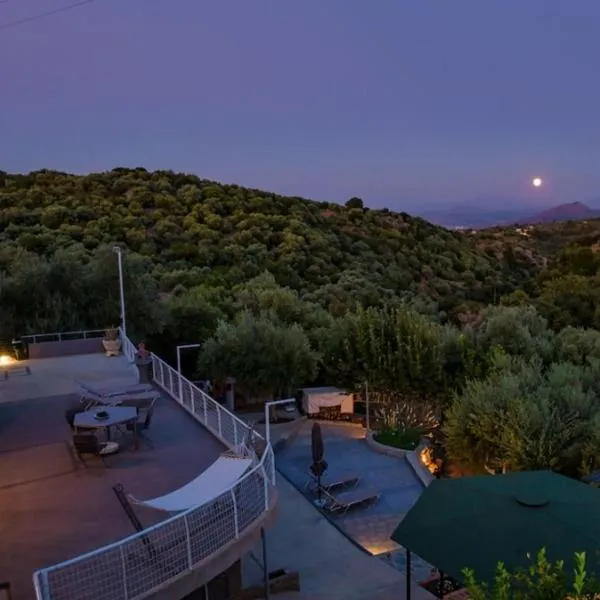 Karel house, hotel di Karés