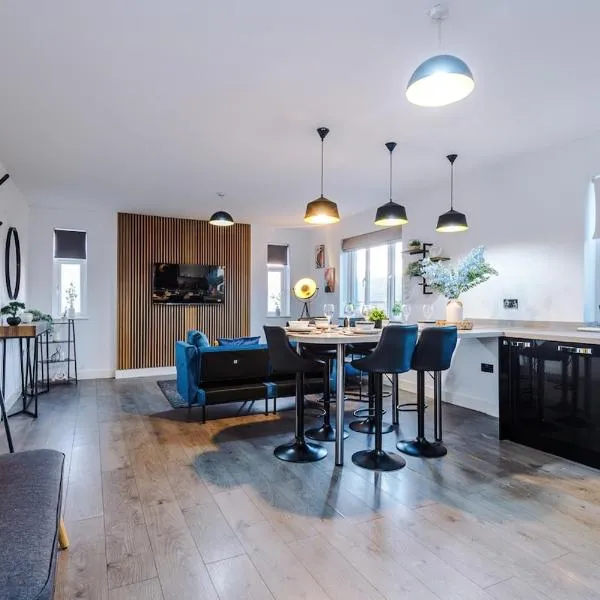 Luxury 2 Bed Apartment close to COOP Etihad and Centre, hótel í Manchester
