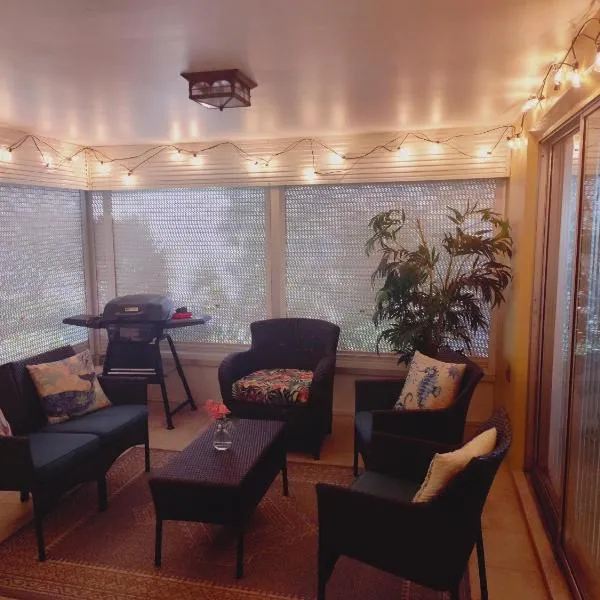 Comfortable Stay- Fully Stocked Home & Coffee Bar- All Essentials Provided, hotel in Port Richey