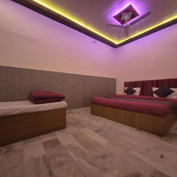 The Street homestay 600m from Taj Mahal, hotel din Agra