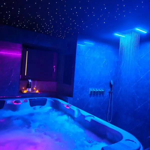 Suite romantique avec jaccuzzi - proche des lacs - La secrète room, хотел в Ла Мюр