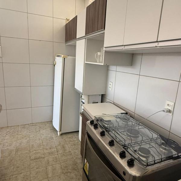 APT ventilado, 2 quartos, pertinho da praia - Foto 4