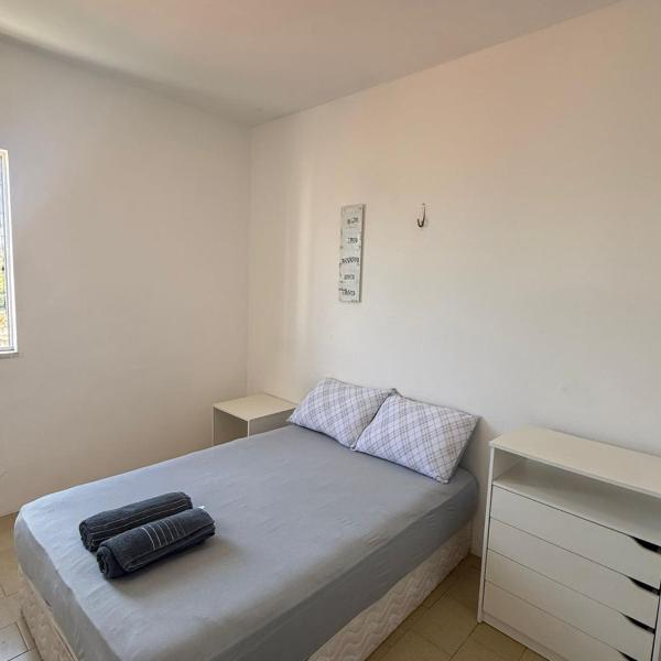 APT ventilado, 2 quartos, pertinho da praia - Foto 2