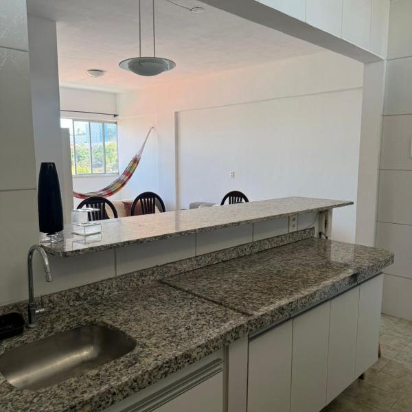 APT ventilado, 2 quartos, pertinho da praia - Foto 3