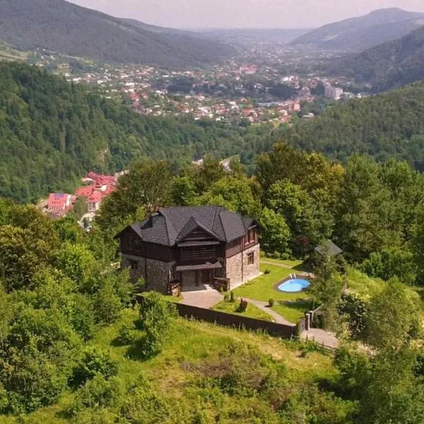 Villa Familia, khách sạn ở Yaremche