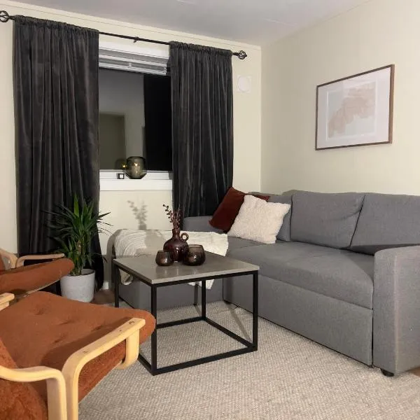 Leilighet til leie for 3-5 personer nær bussforbindelsen โรงแรมในทรอมโซ