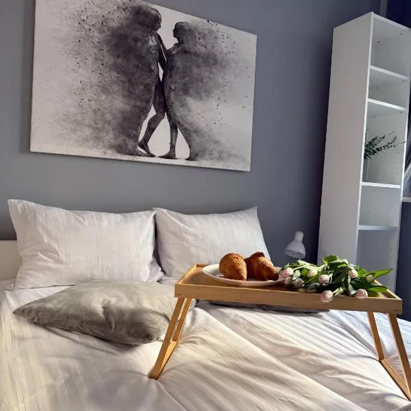 Cosy apartment near to the Chopin's airport Cybernetyki 2C, hotel em Varsóvia