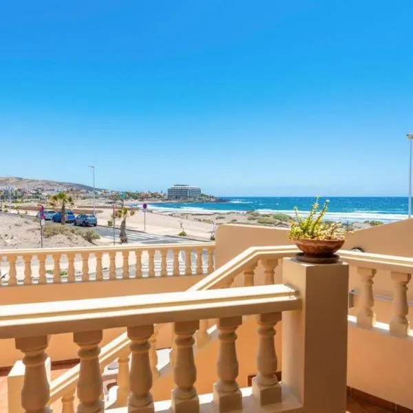 Beach House with Sea Views โรงแรมในเอลเมดาโน