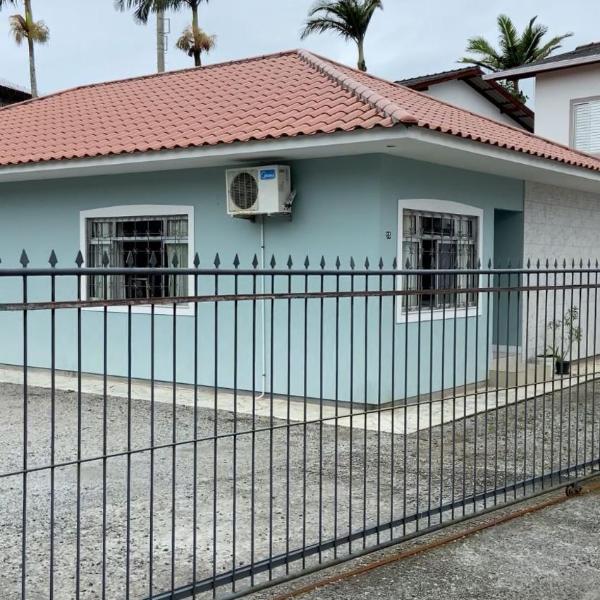 Casa à 250 metros da praia, Florianópolis, SC