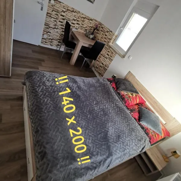 Privates Zimmer in ruhiger Lage Heidenheim-Steinheim am Albuch, hotel in Steinheim am Albuch