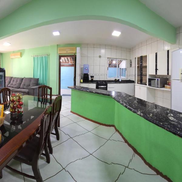 Apartamento Completo na Praia de Bombas - 3 quartos - 10 pessoas - Foto 4