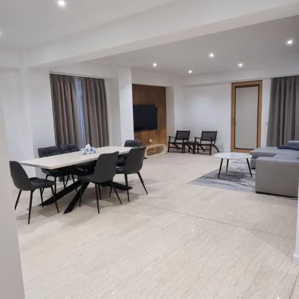 Eroilor Apartments, hotel i Curtea de Argeş