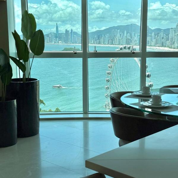 Apartamento com vista impressionante da orla de Balneário Camboriú