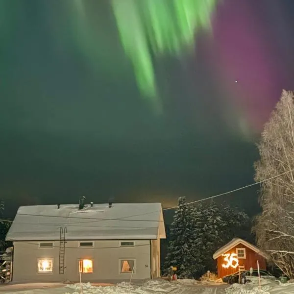 Rooms in a big wooden home, homestay, hôtel à Muonio