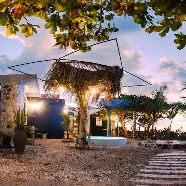 Habitación, balcón frente al mar y alberca，Lerma的飯店