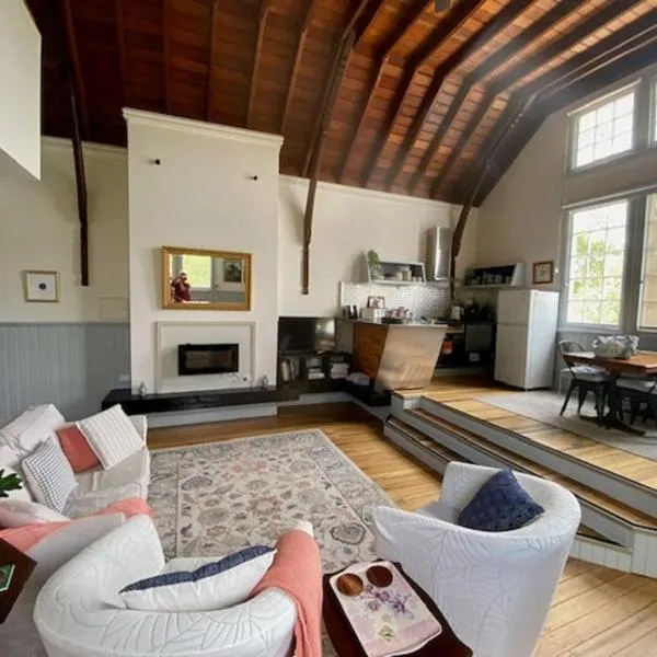 Convent Franklin - Schoolhouse Apartment, hotel di Franklin